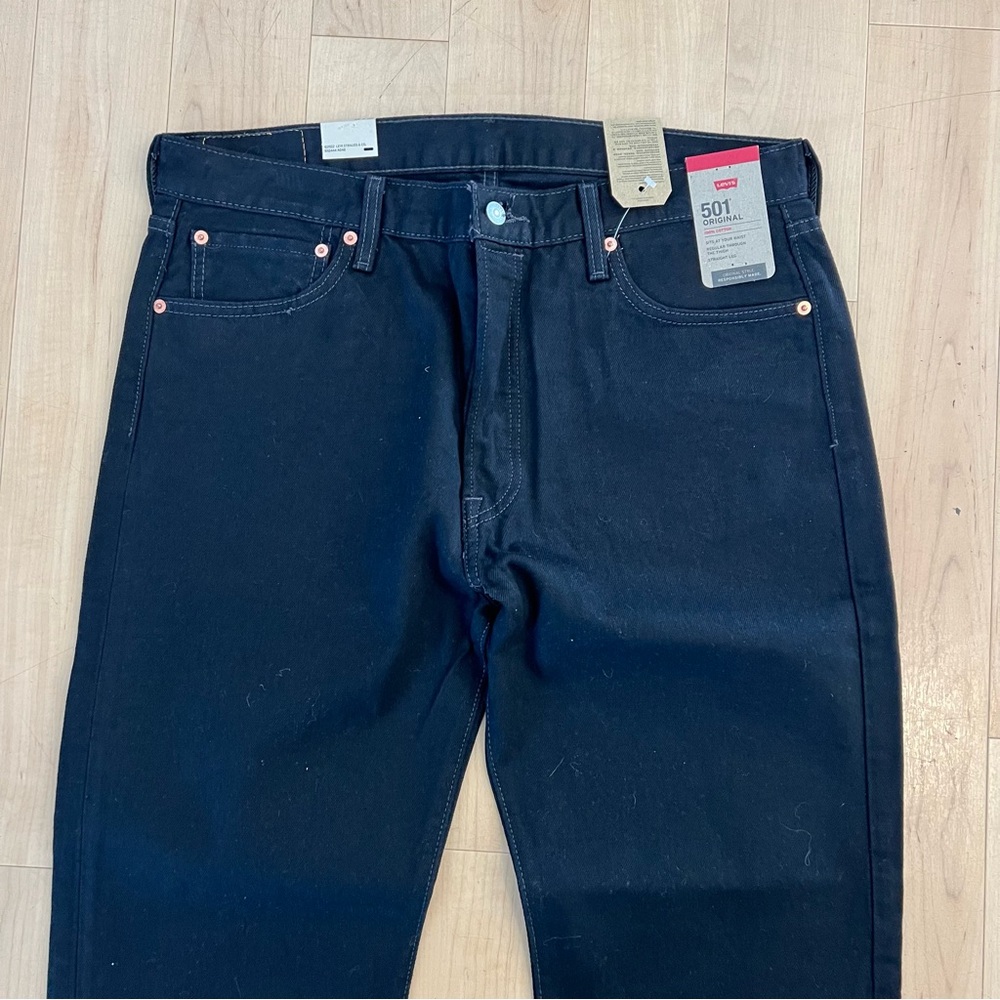 Levi's Black Straight-Leg Jeans with Sleek Design 36x30 - Picture 2 of 7